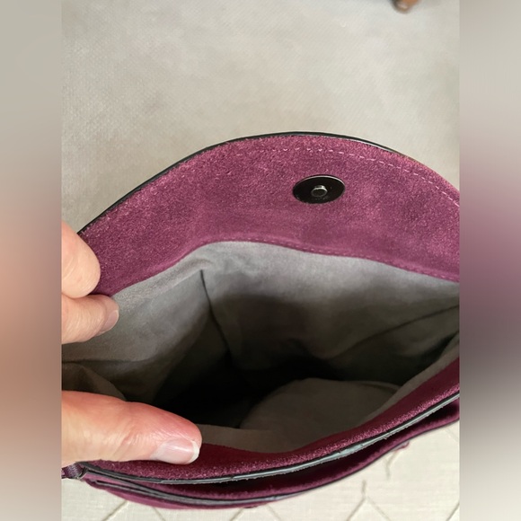 Vince Camuto Rue Leather Crossbody NWOT - Picture 4 of 6